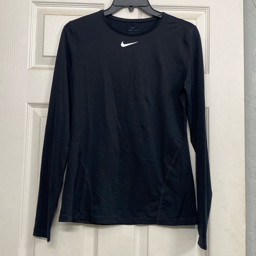 Nike Sportswear Essential
Women's Ribbed Long-Sleeve Mod Crop Top - never worn